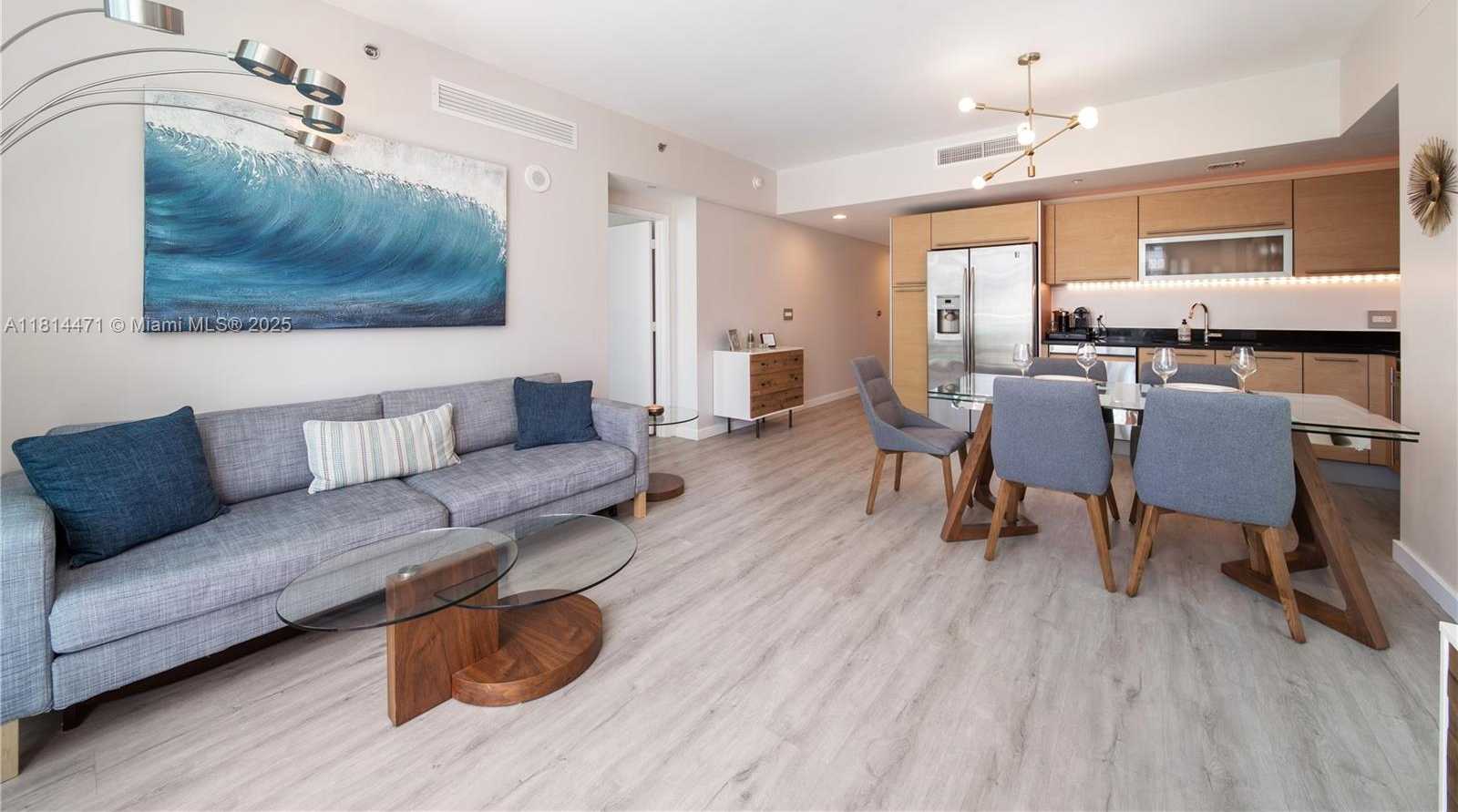 Small Image of 950 BRICKELL BAY DR #1407, Miami Number 3