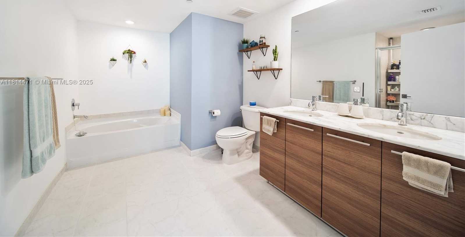 Small Image of 950 BRICKELL BAY DR #1407, Miami Number 6