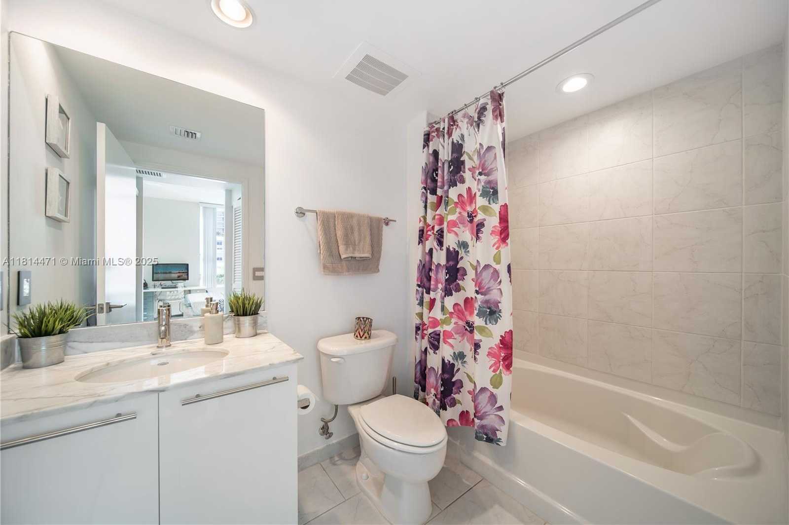 Small Image of 950 BRICKELL BAY DR #1407, Miami Number 9