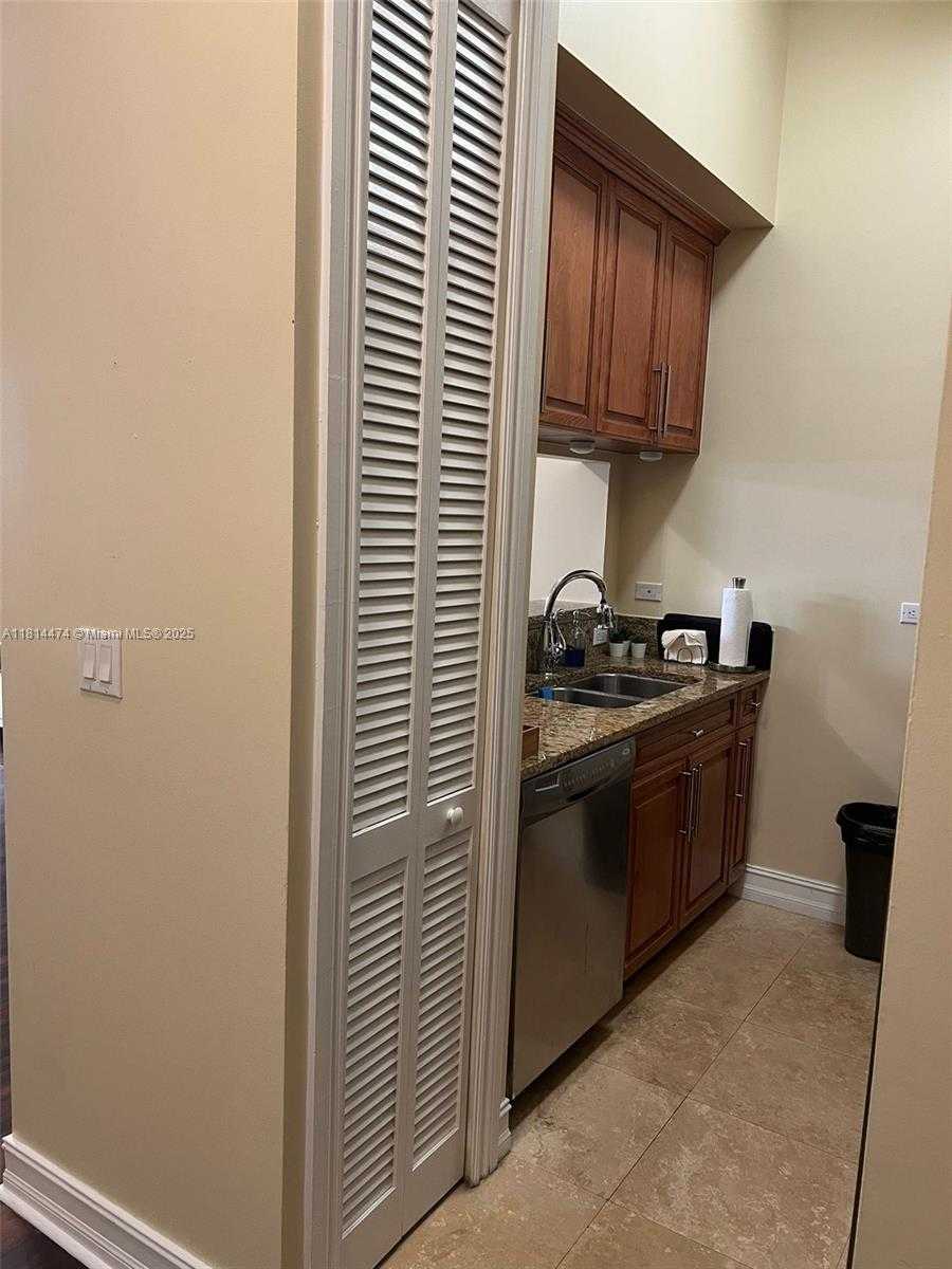 Small Image of 1805 PONCE DE LEON BLVD #526, Coral Gables Number 12