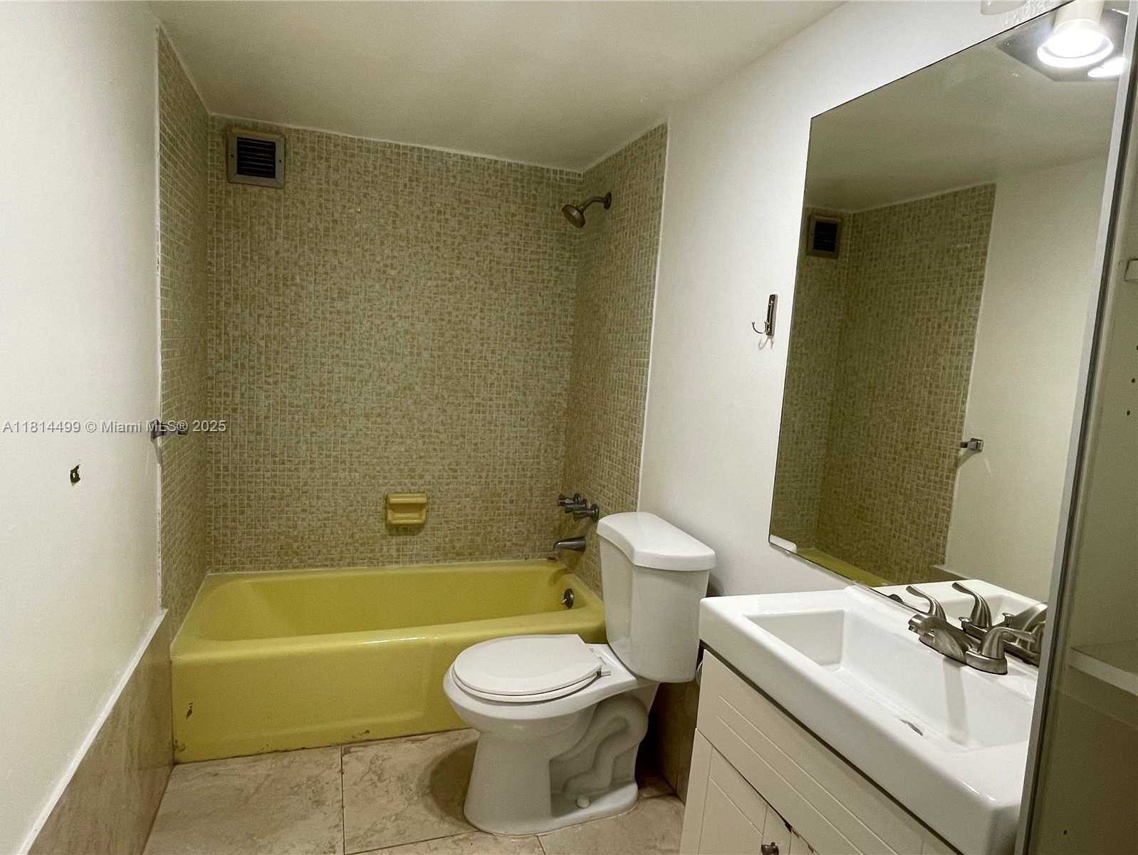 Small Image of 401 OCEAN DR #219, Miami Beach Number 4