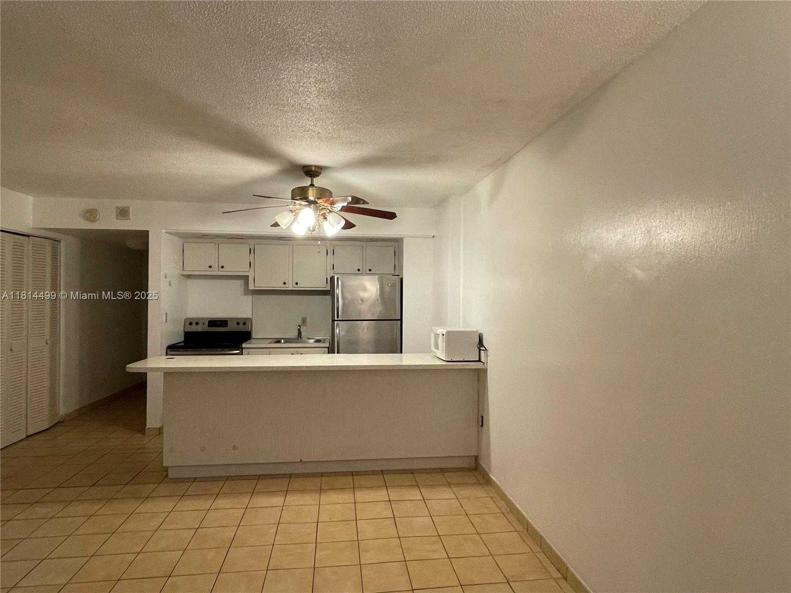 Small Image of 401 OCEAN DR #219, Miami Beach Number 8