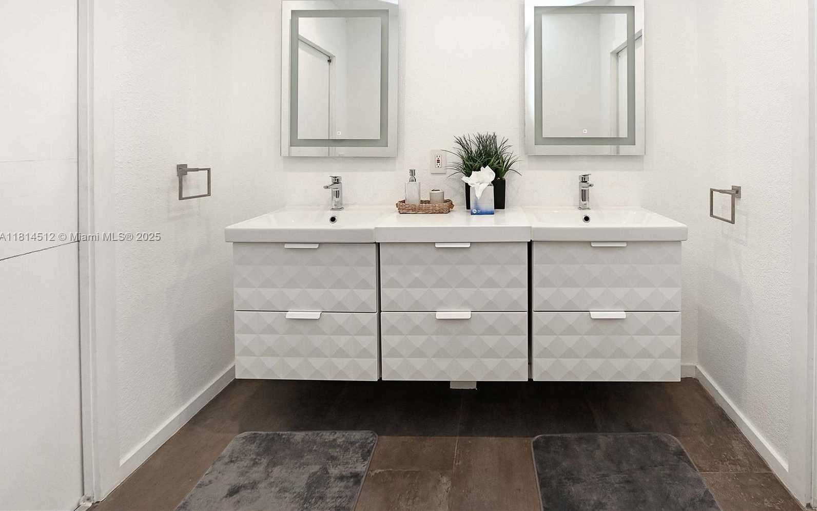Small Image of 1109 NORTH EAST 89TH ST, Miami Number 37