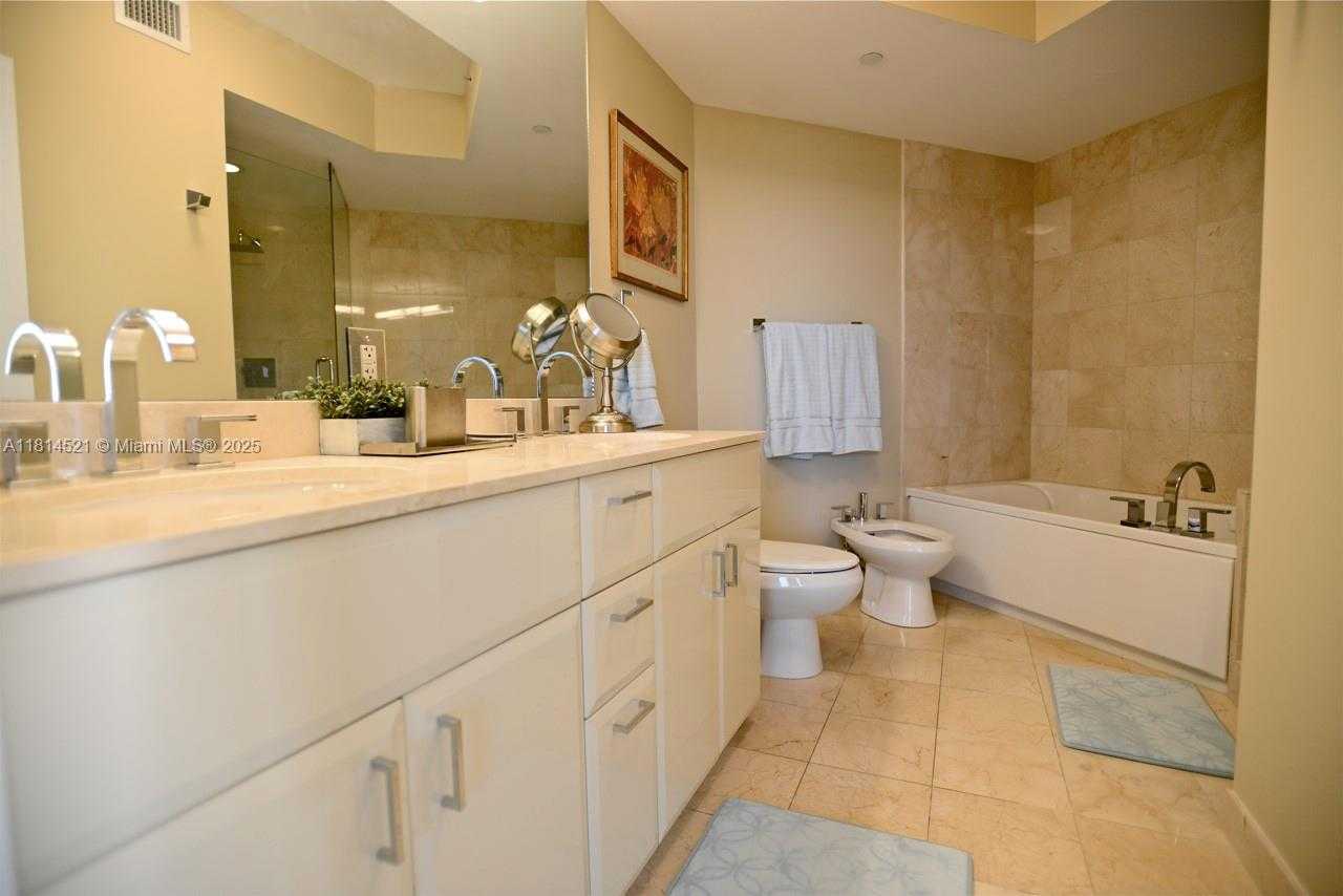 Small Image of 6365 COLLINS AVE #3908, Miami Beach Number 11
