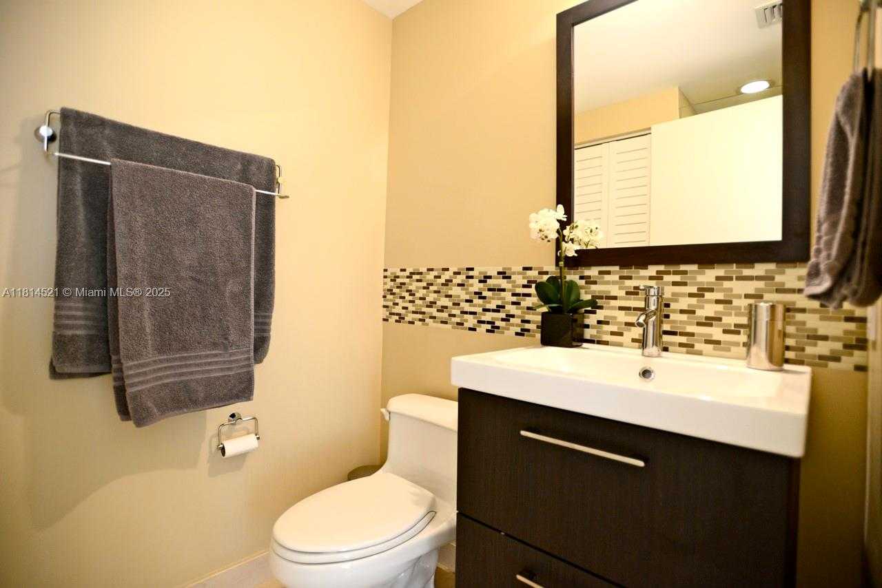 Small Image of 6365 COLLINS AVE #3908, Miami Beach Number 12
