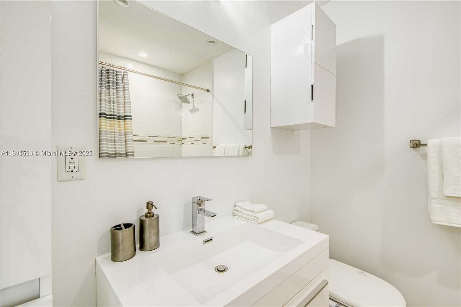 Small Image of 1239 WASHINGTON ST #1239, Hollywood Number 23