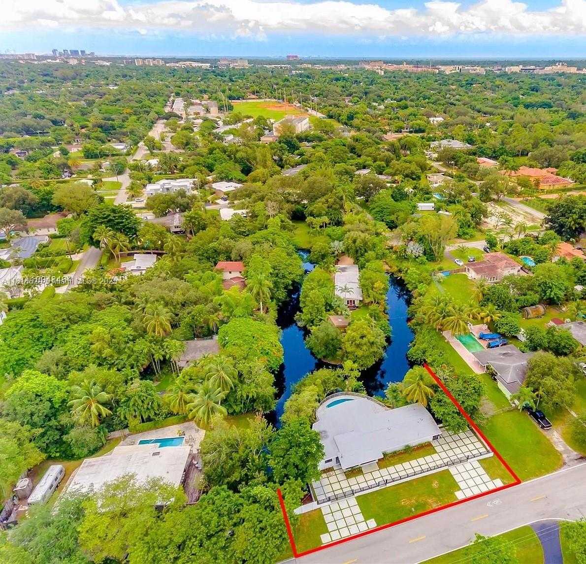 Small Image of 6025 SOUTH WEST 72ND AVE #-, Miami Number 3