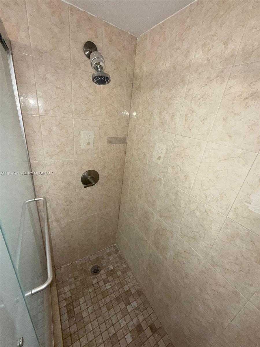 Small Image of 701 THREE ISLANDS BLVD #511, Hallandale Beach Number 21