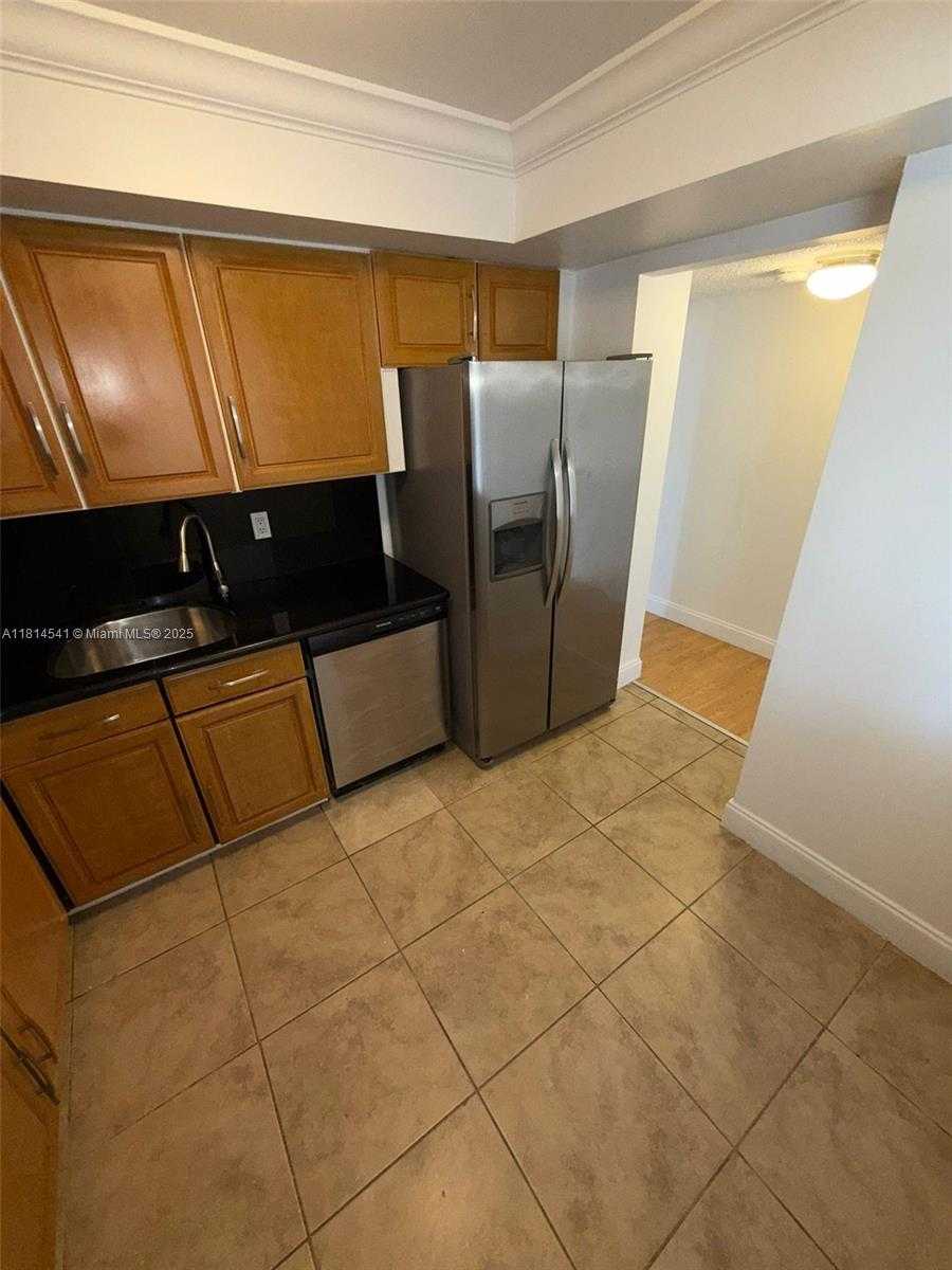 Small Image of 701 THREE ISLANDS BLVD #511, Hallandale Beach Number 24