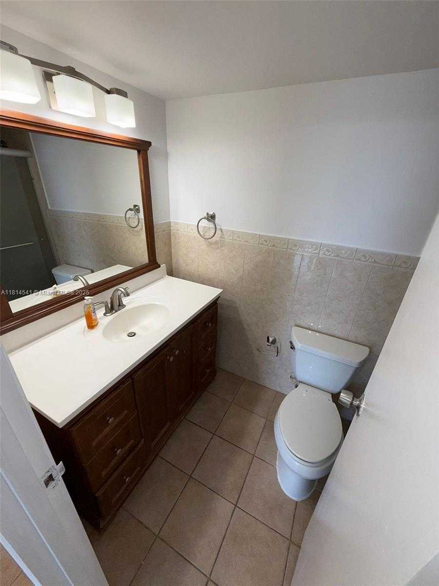 Small Image of 701 THREE ISLANDS BLVD #511, Hallandale Beach Number 3
