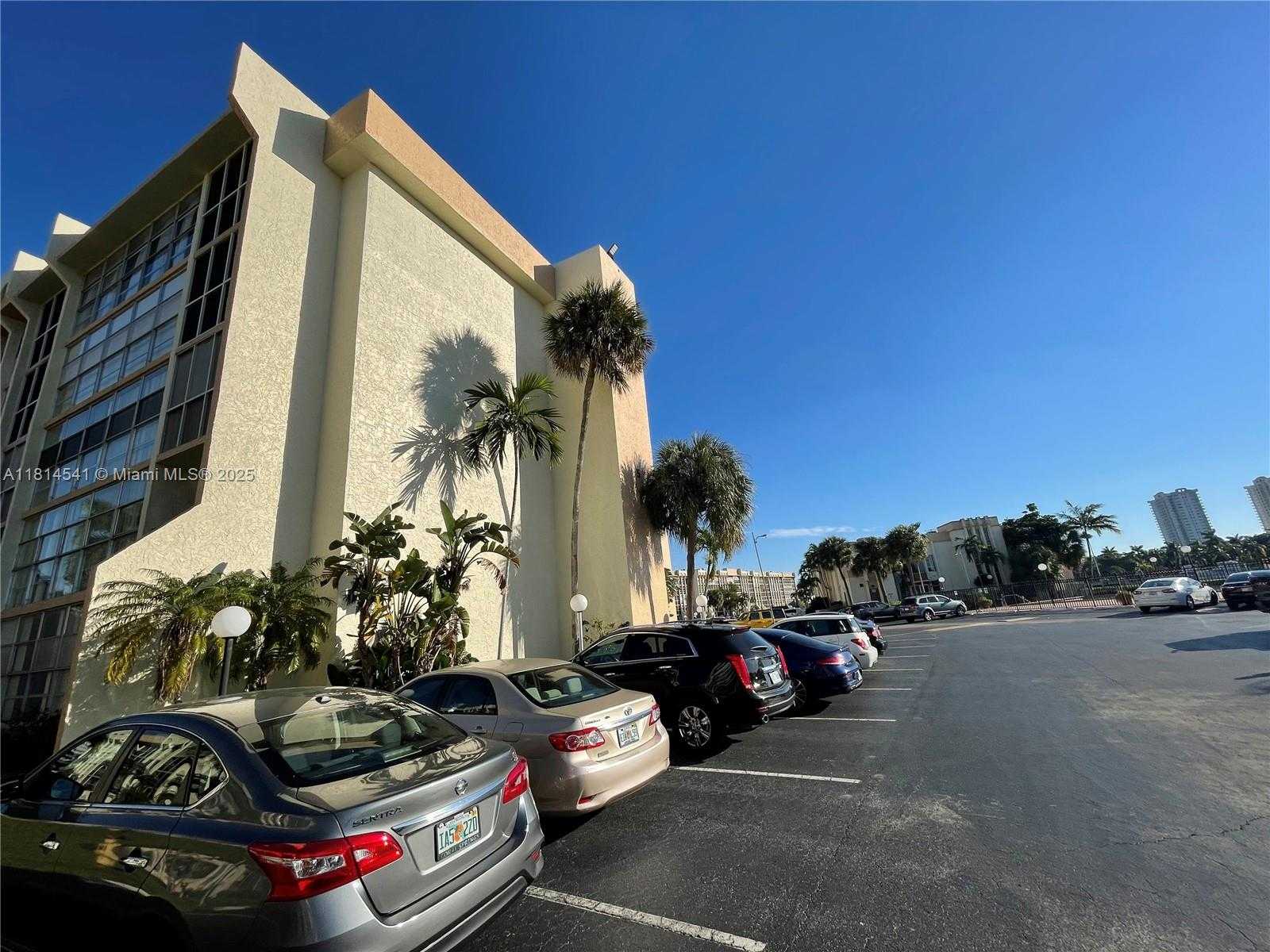 Small Image of 701 THREE ISLANDS BLVD #511, Hallandale Beach Number 31