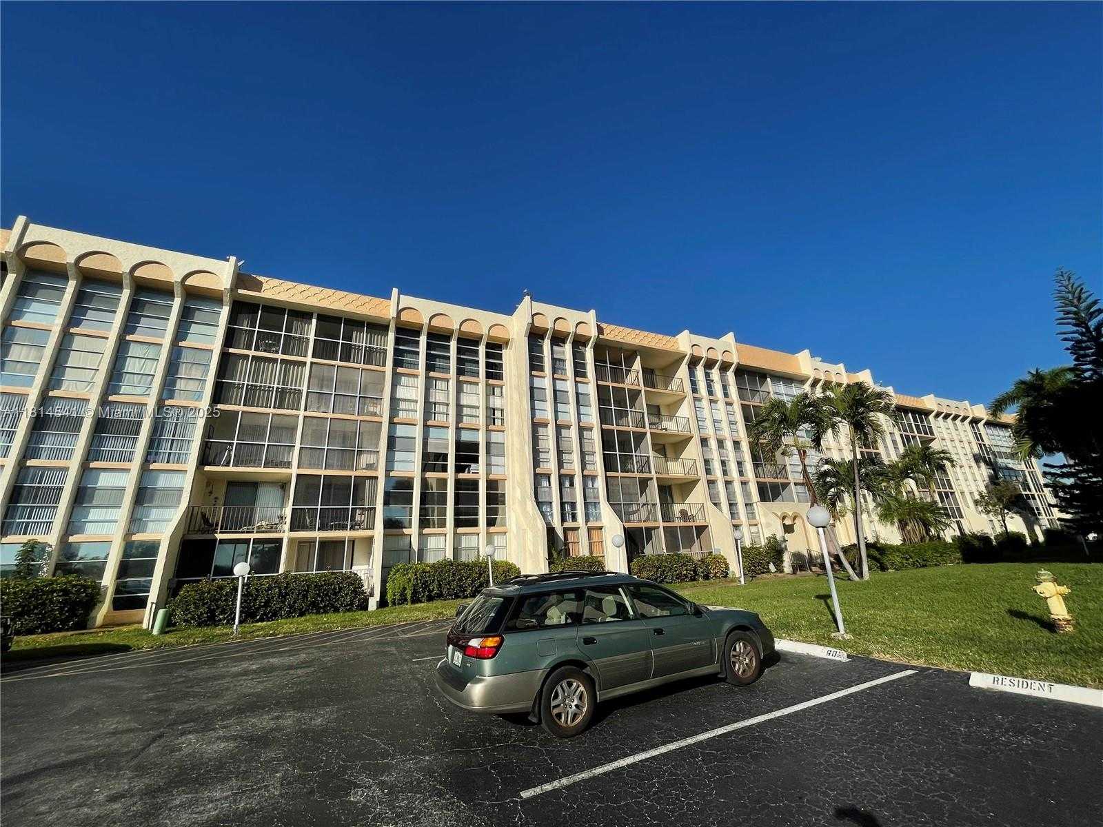 Small Image of 701 THREE ISLANDS BLVD #511, Hallandale Beach Number 32