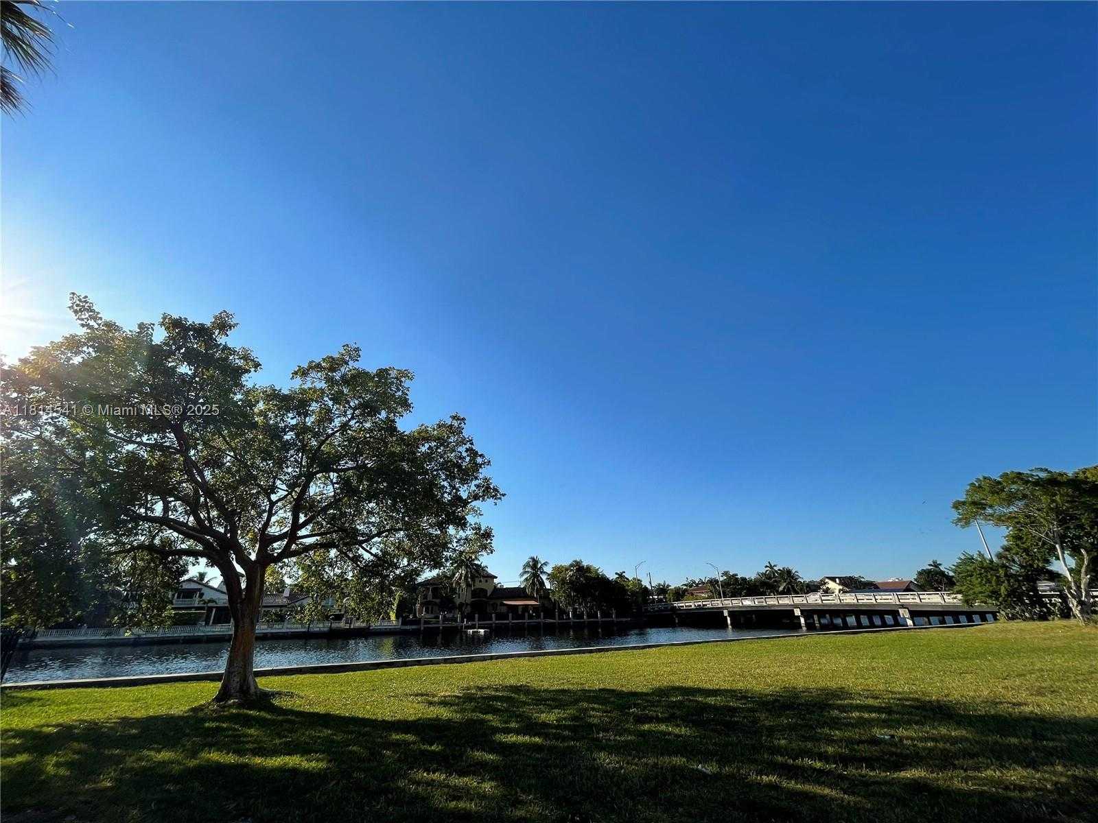 Small Image of 701 THREE ISLANDS BLVD #511, Hallandale Beach Number 35