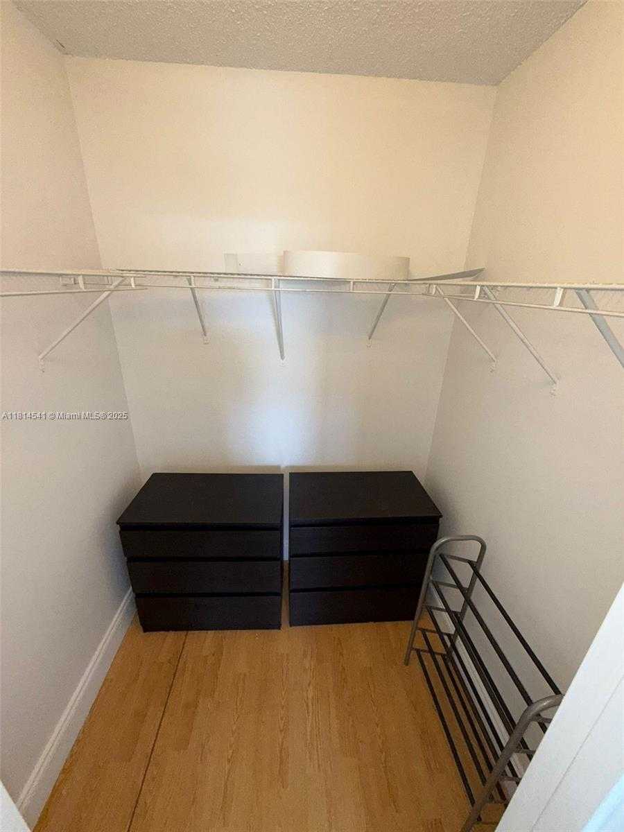 Small Image of 701 THREE ISLANDS BLVD #511, Hallandale Beach Number 4