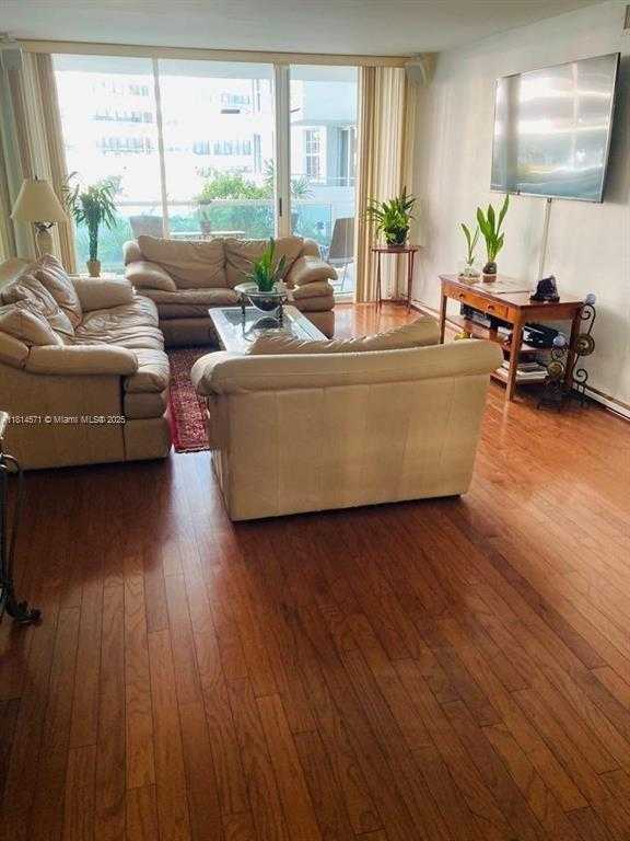 Small Image of 5161 COLLINS AVE #301, Miami Beach Number 2