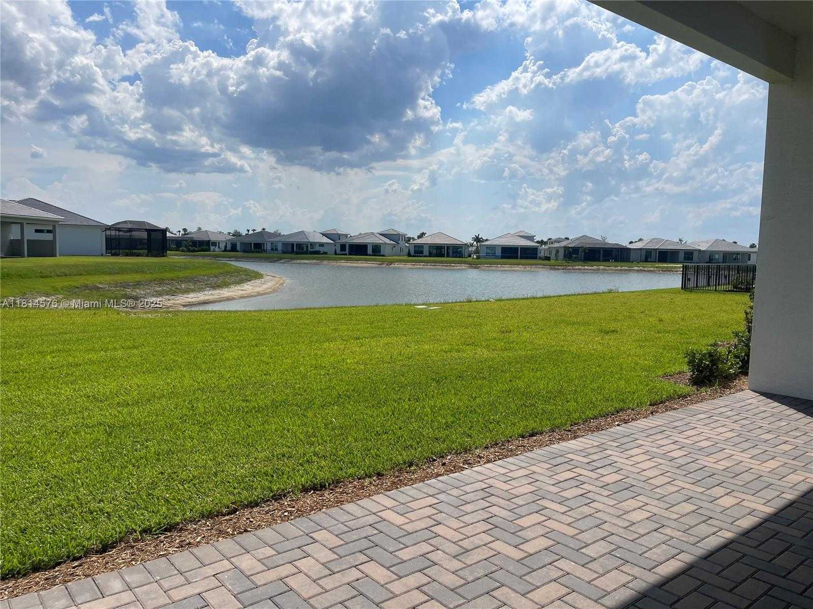 Imagen de Pequeño Objeto