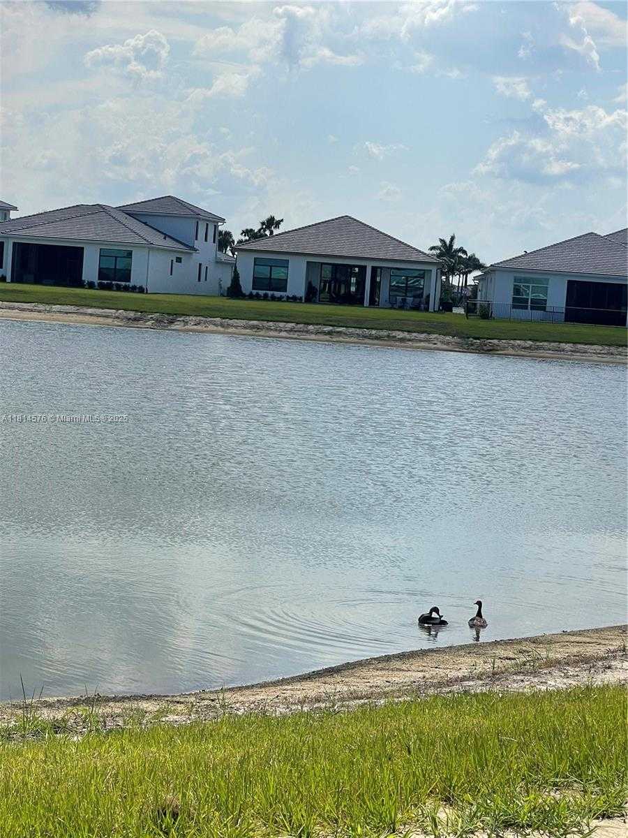 Imagen de Pequeño Objeto