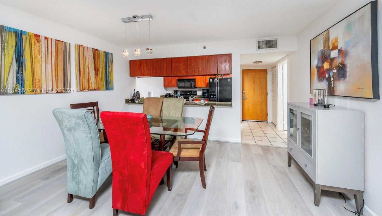 Small Image of 1200 BRICKELL BAY DR #1617, Miami Number 11