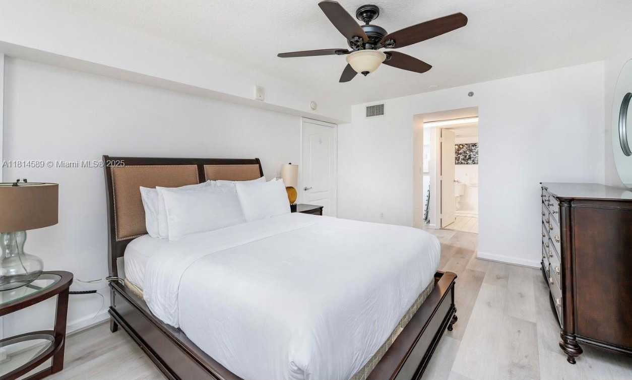 Small Image of 1200 BRICKELL BAY DR #1617, Miami Number 13