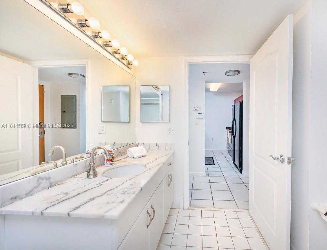 Small Image of 1200 BRICKELL BAY DR #1617, Miami Number 14