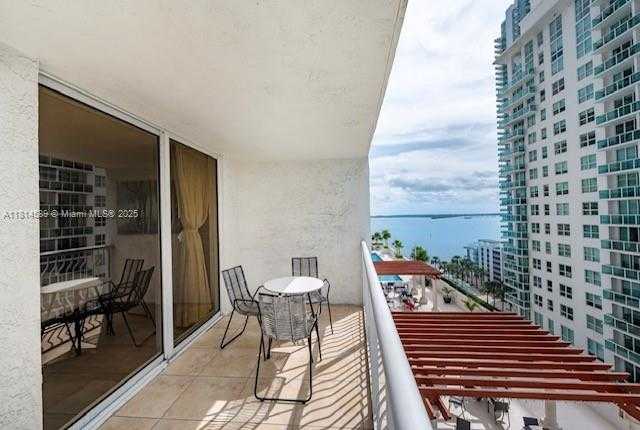 Small Image of 1200 BRICKELL BAY DR #1617, Miami Number 3