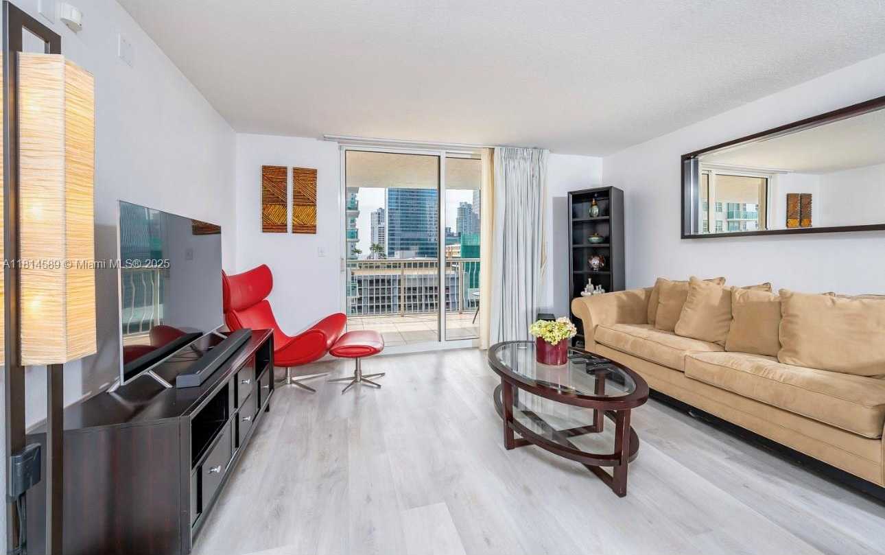 Small Image of 1200 BRICKELL BAY DR #1617, Miami Number 4