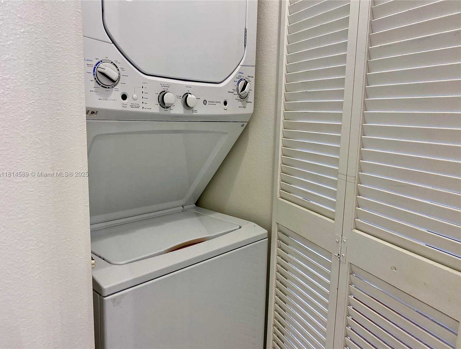 Small Image of 1200 BRICKELL BAY DR #1617, Miami Number 6
