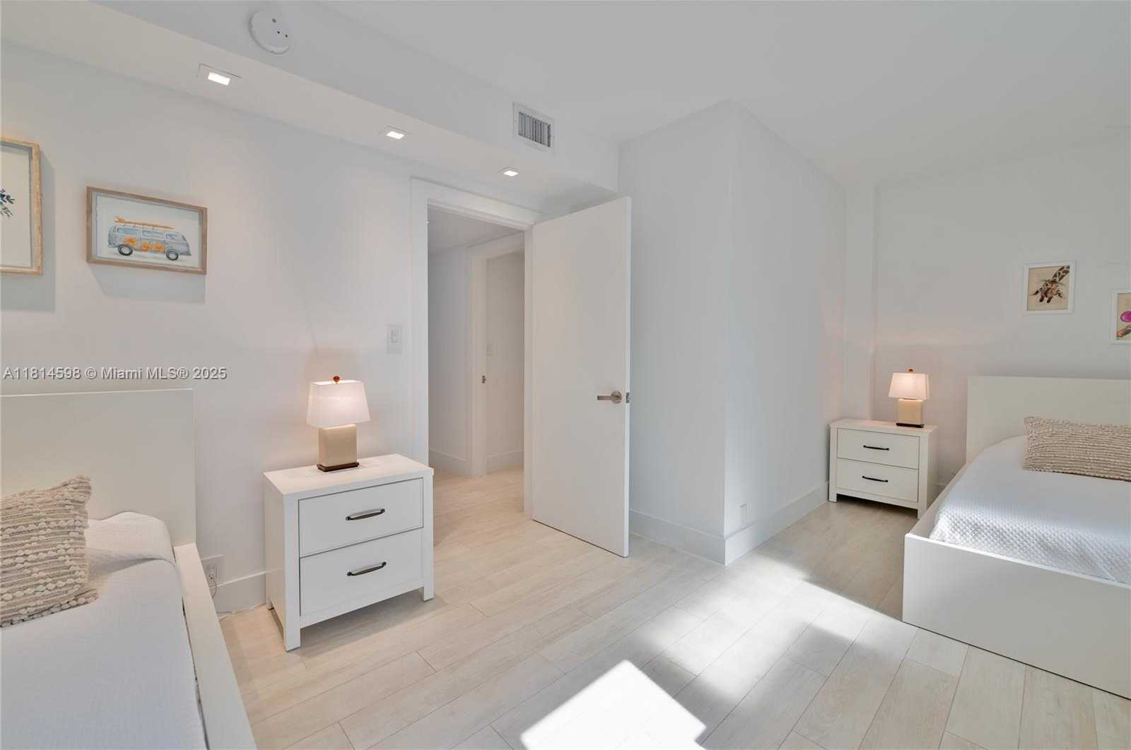 Small Image of 101 CRANDON BLVD #480, Key Biscayne Number 24