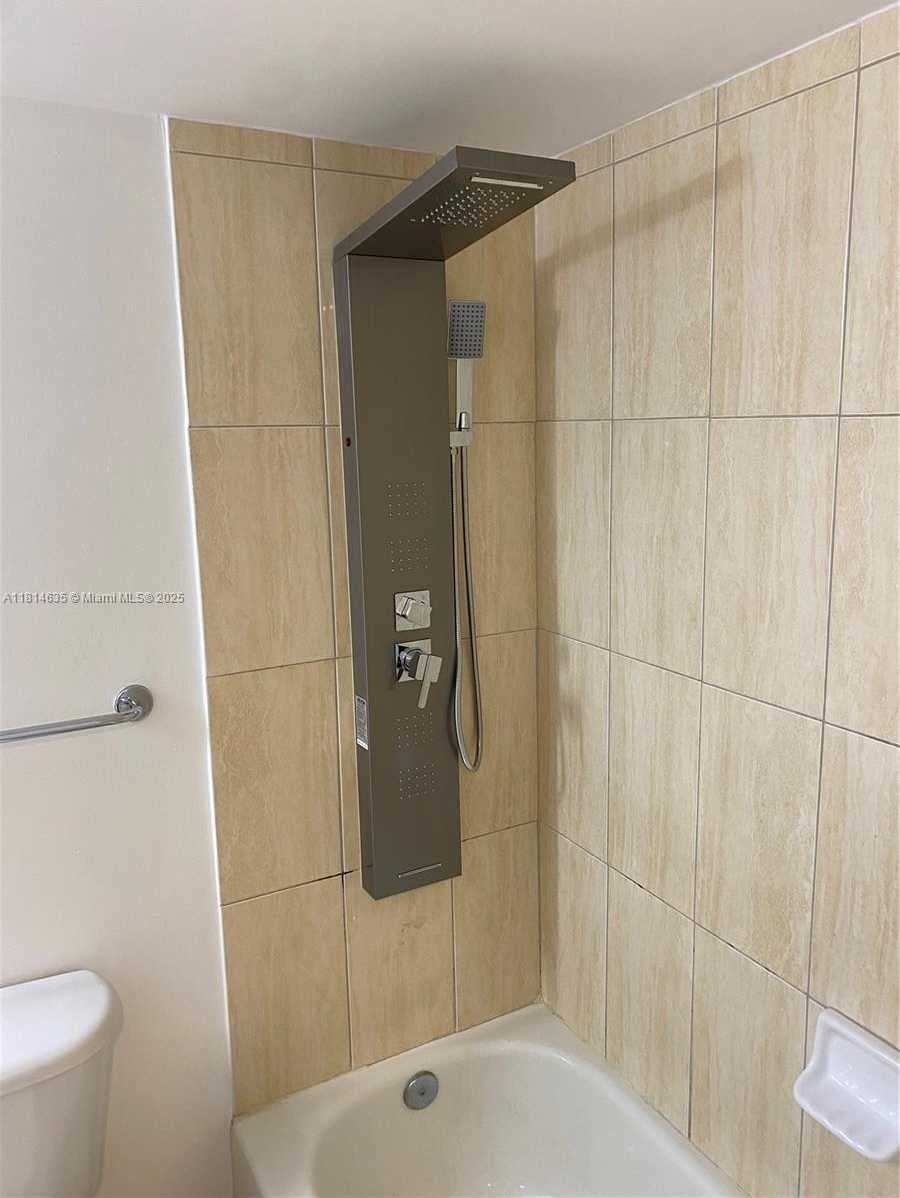 Small Image of 1750 NORTH BAYSHORE DR #2609, Miami Number 17
