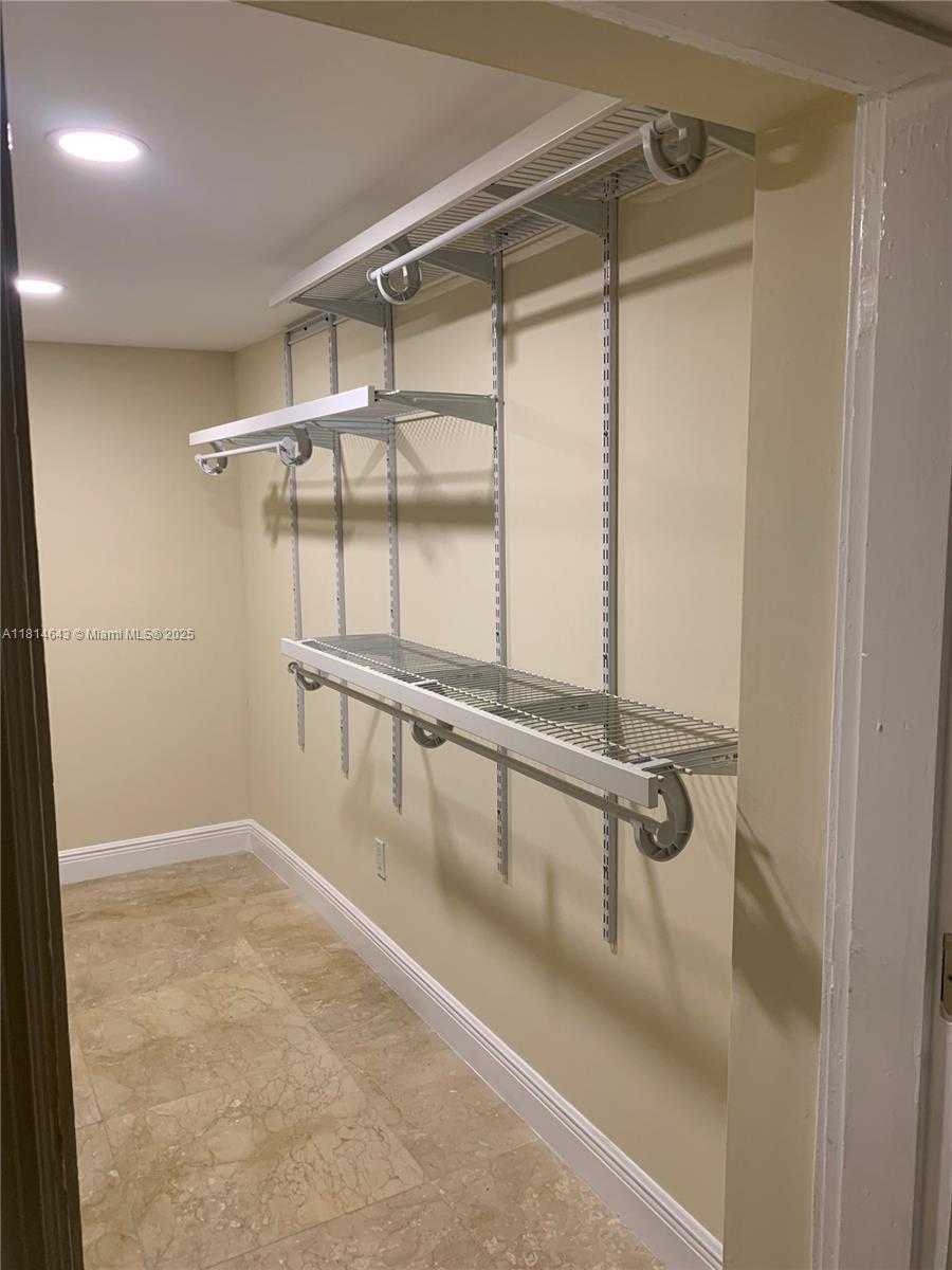 Small Image of 3235 SOUTH WEST 58TH CT, Miami Number 13