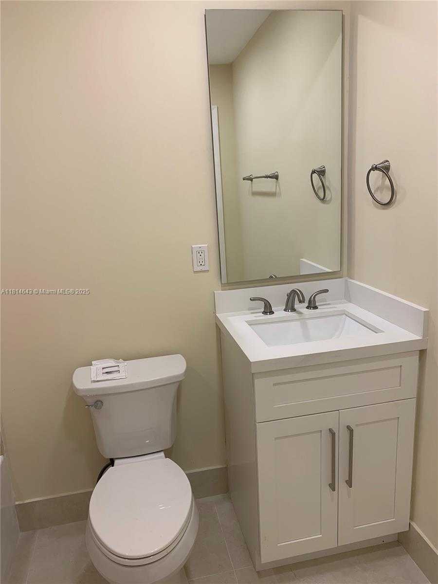 Small Image of 3235 SOUTH WEST 58TH CT, Miami Number 19