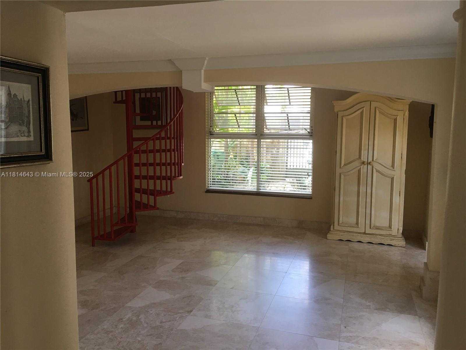 Small Image of 3235 SOUTH WEST 58TH CT, Miami Number 3