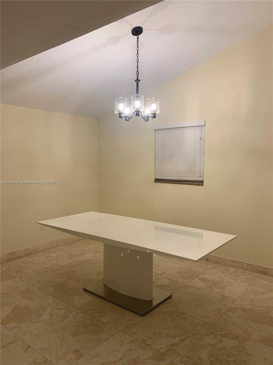 Small Image of 3235 SOUTH WEST 58TH CT, Miami Number 4