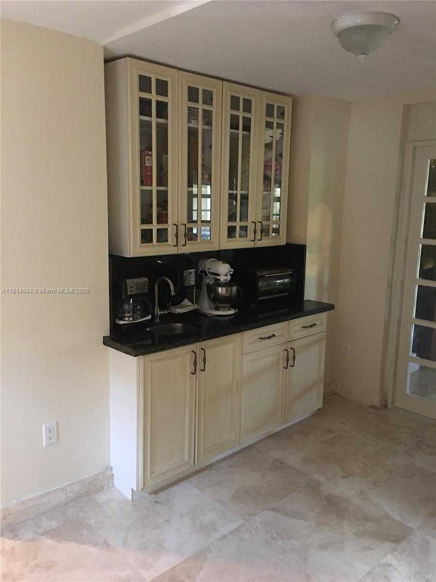 Small Image of 3235 SOUTH WEST 58TH CT, Miami Number 7