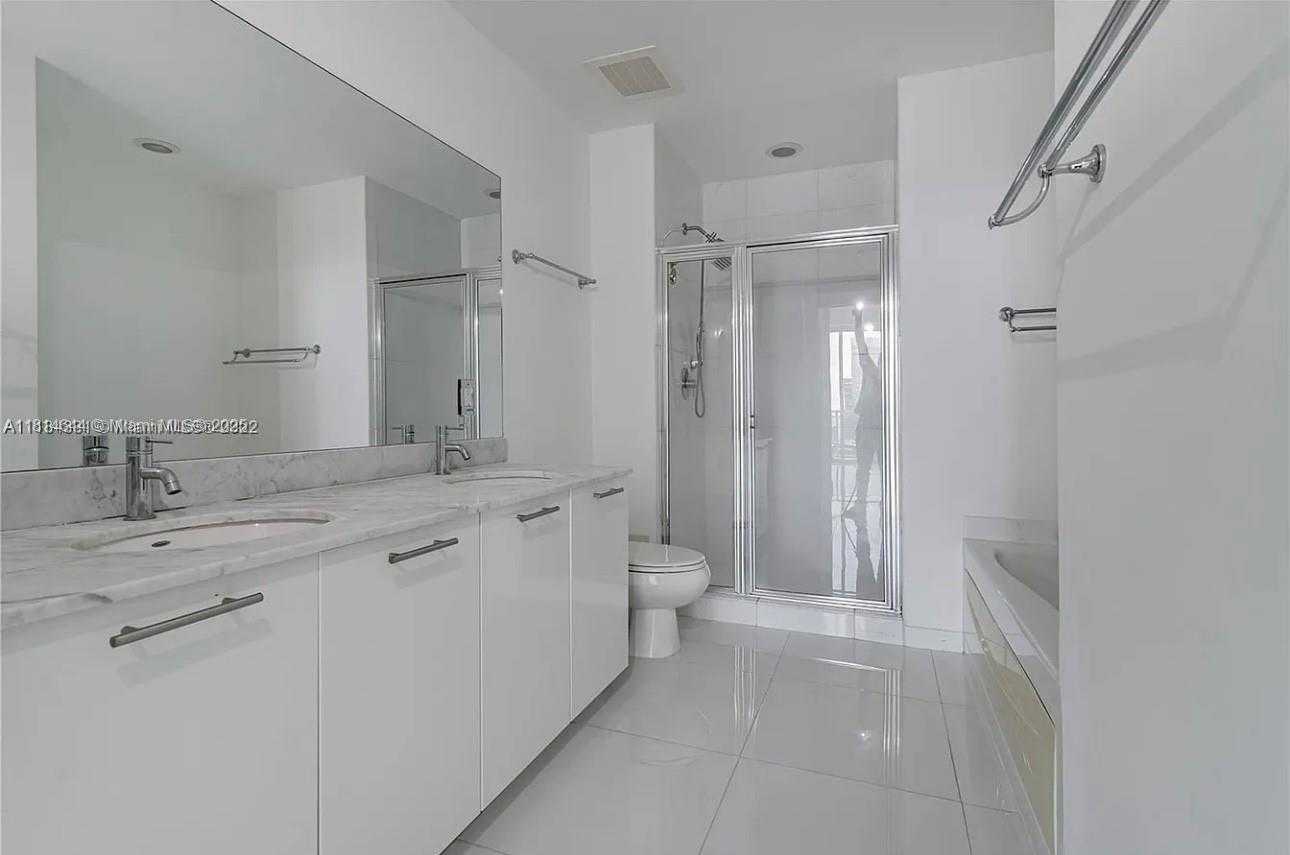 Small Image of 950 Brickell Bay Dr, Miami, FL 33131, USA Number 16