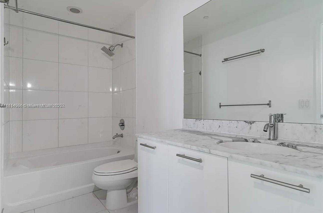 Small Image of 950 Brickell Bay Dr, Miami, FL 33131, USA Number 17