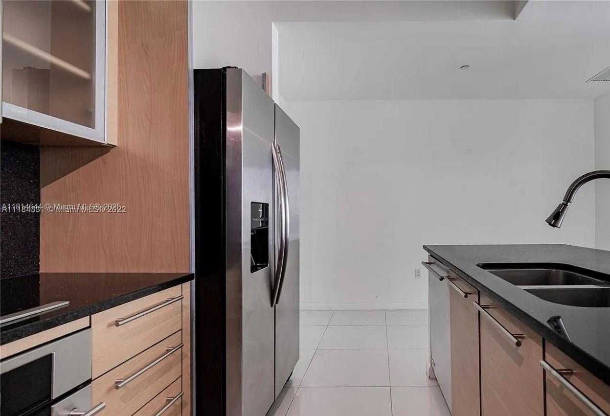 Small Image of 950 Brickell Bay Dr, Miami, FL 33131, USA Number 4