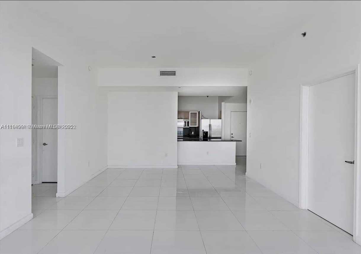 Small Image of 950 Brickell Bay Dr, Miami, FL 33131, USA Number 5