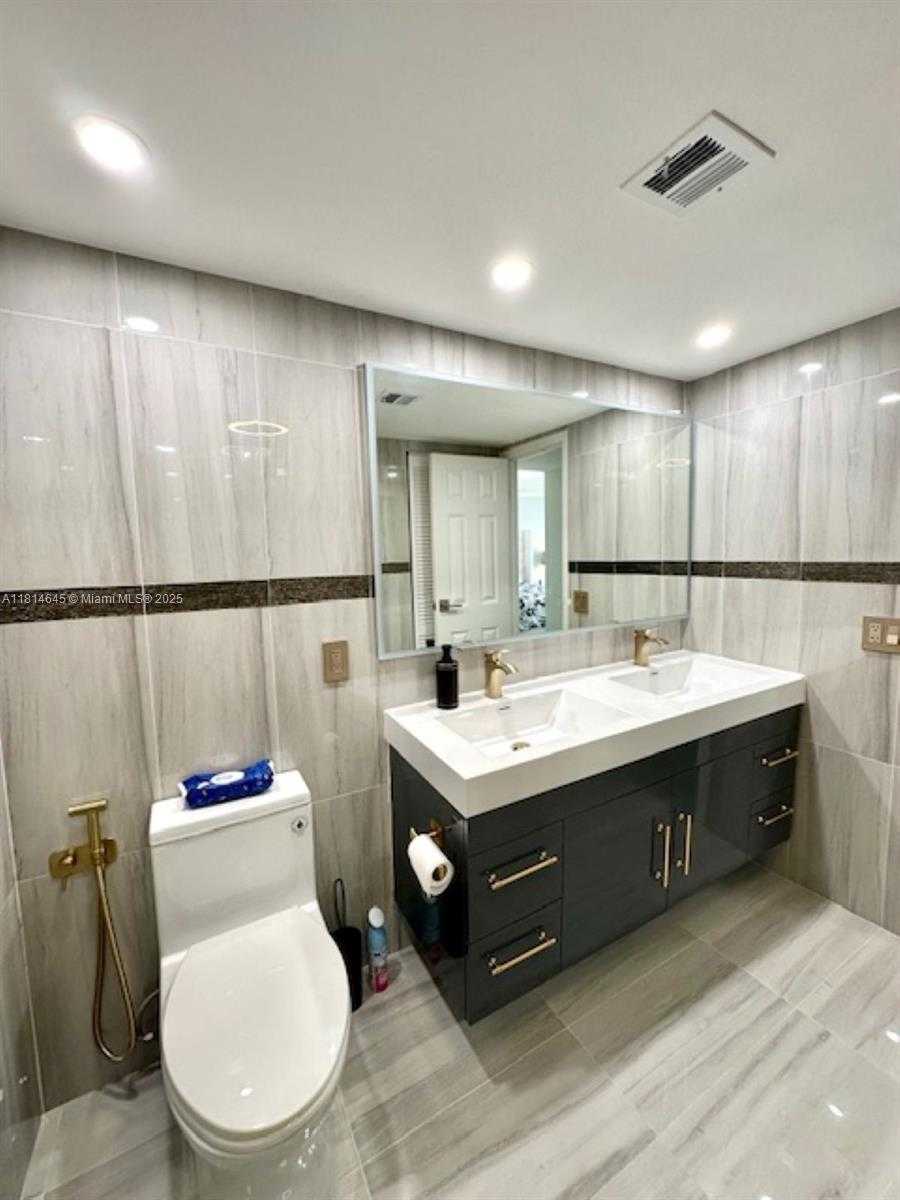 Small Image of 2017 SOUTH OCEAN DR #1107, Hallandale Beach Number 16