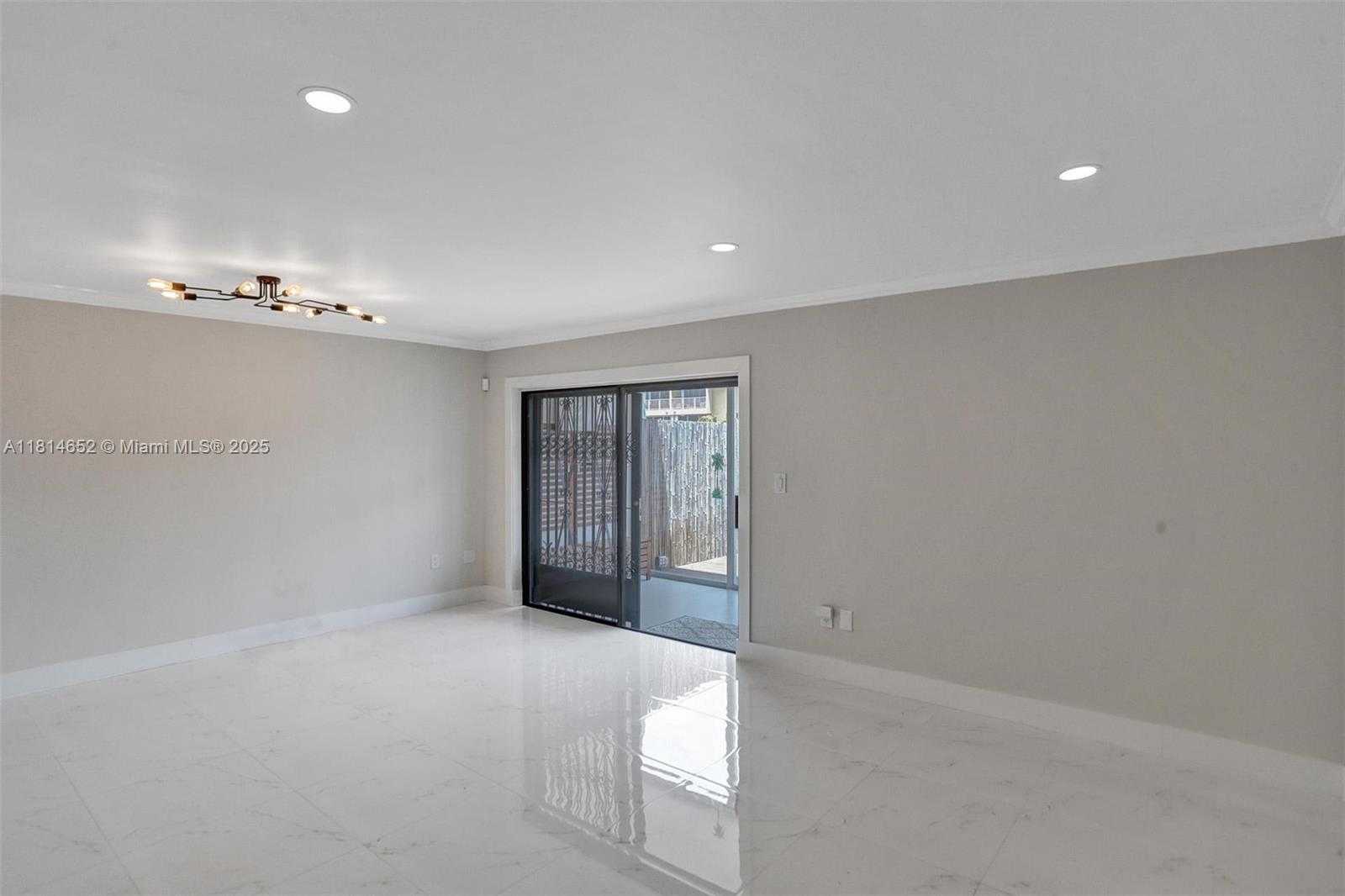 Small Image of 3945 #18, North Miami Beach Number 12