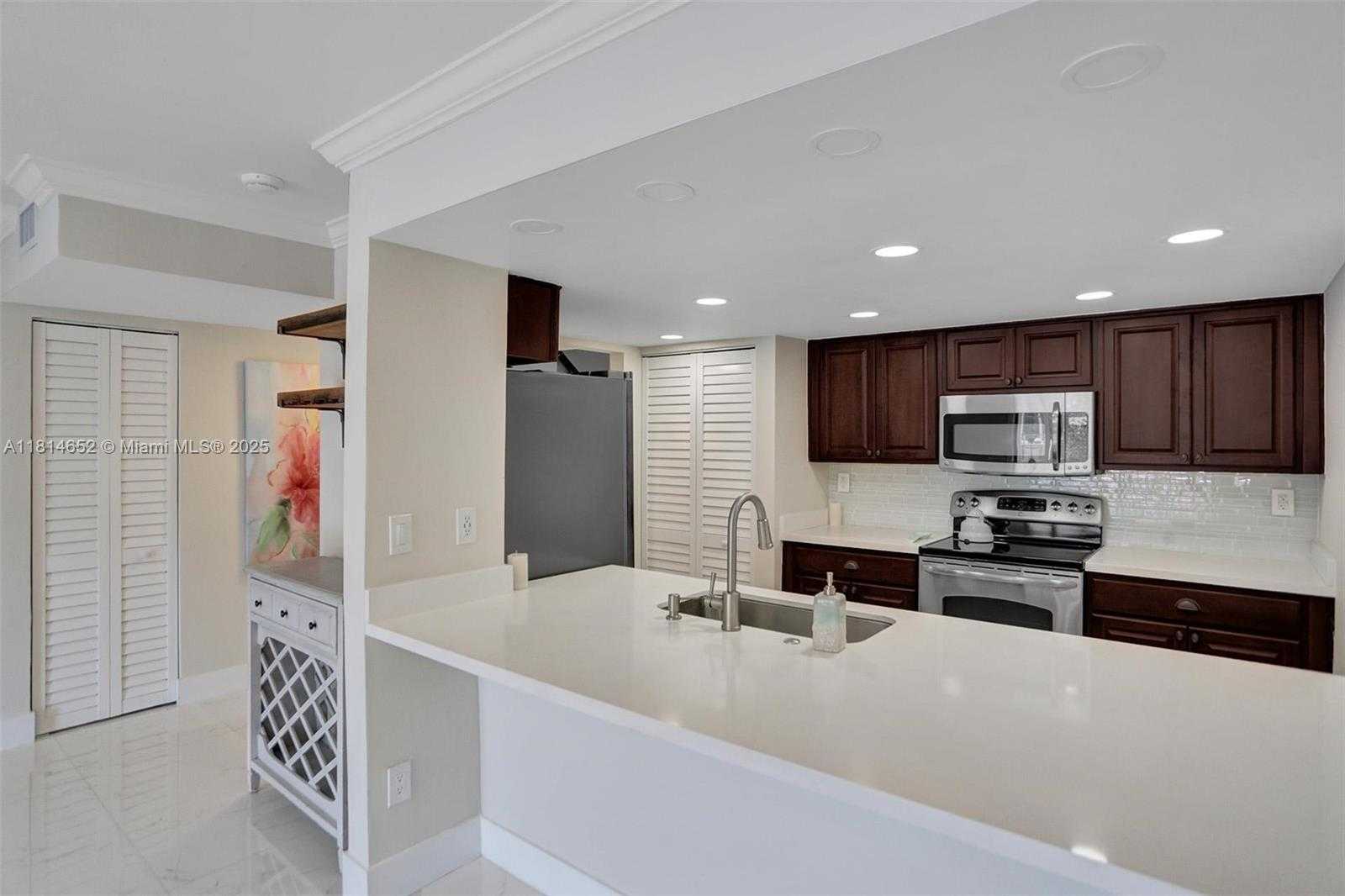Small Image of 3945 #18, North Miami Beach Number 14