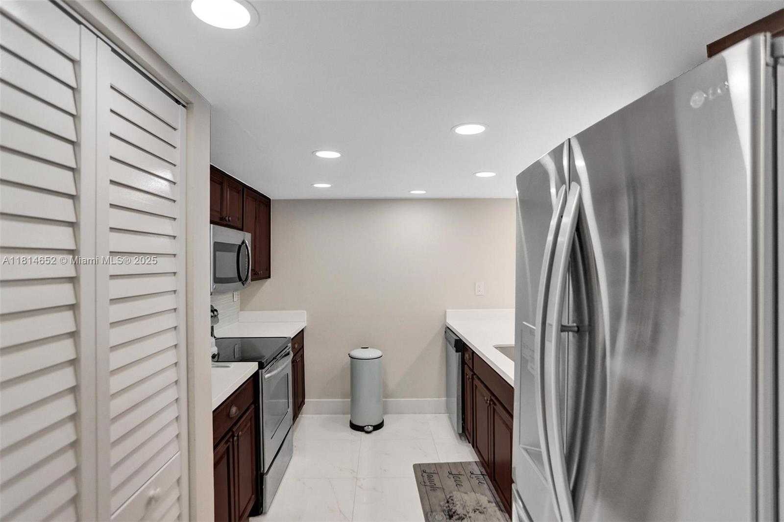 Small Image of 3945 #18, North Miami Beach Number 16