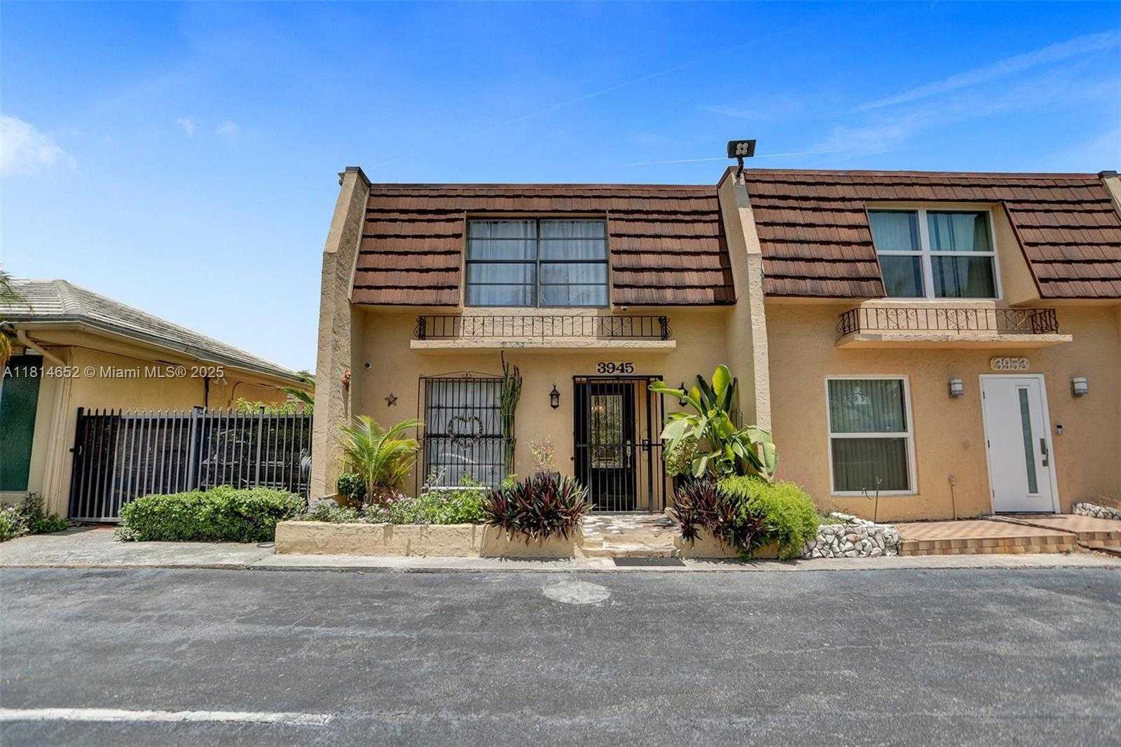 Small Image of 3945 #18, North Miami Beach Number 3