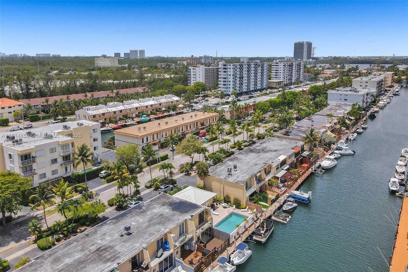 Small Image of 3945 #18, North Miami Beach Number 32