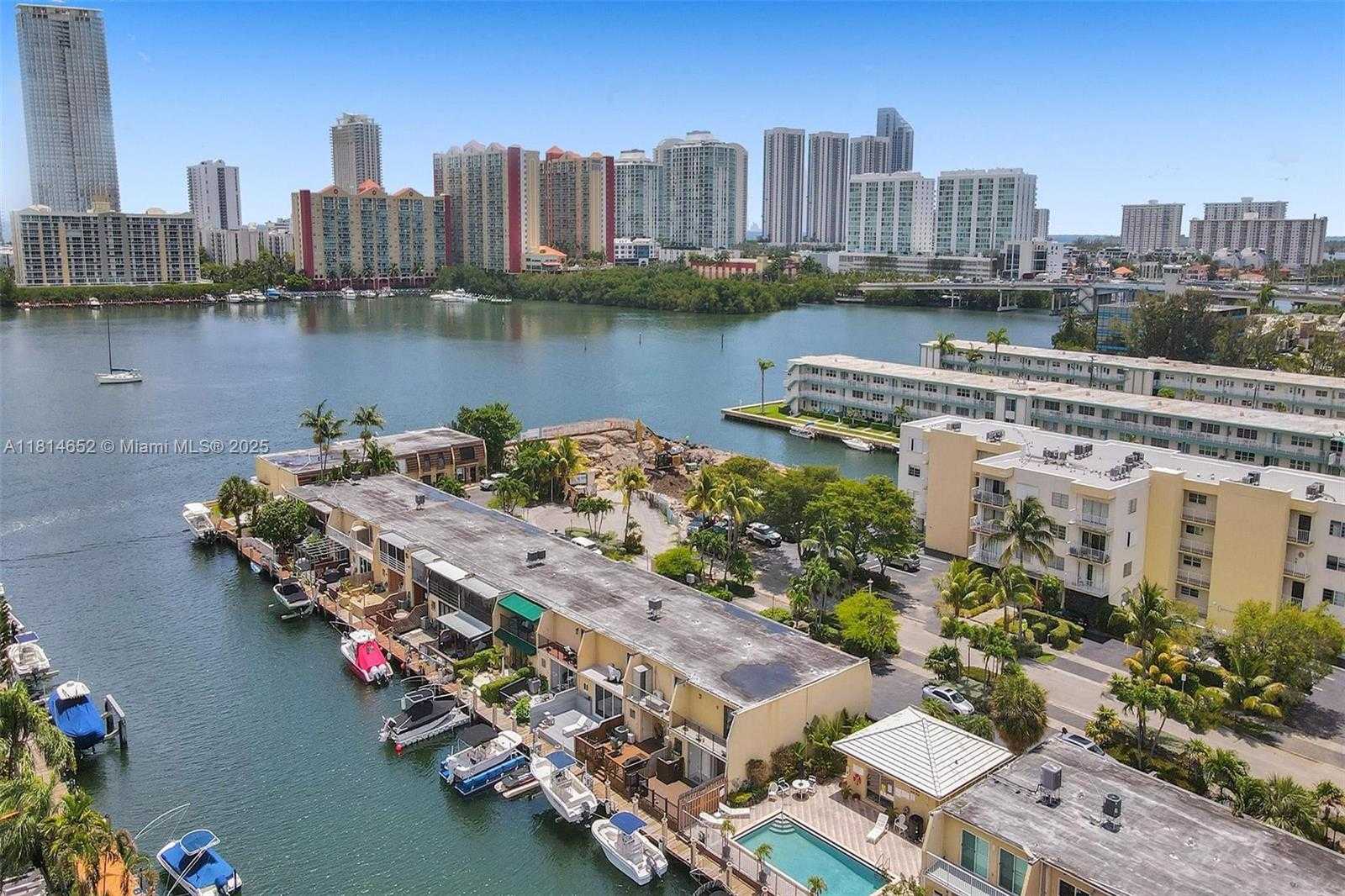 Small Image of 3945 #18, North Miami Beach Number 36
