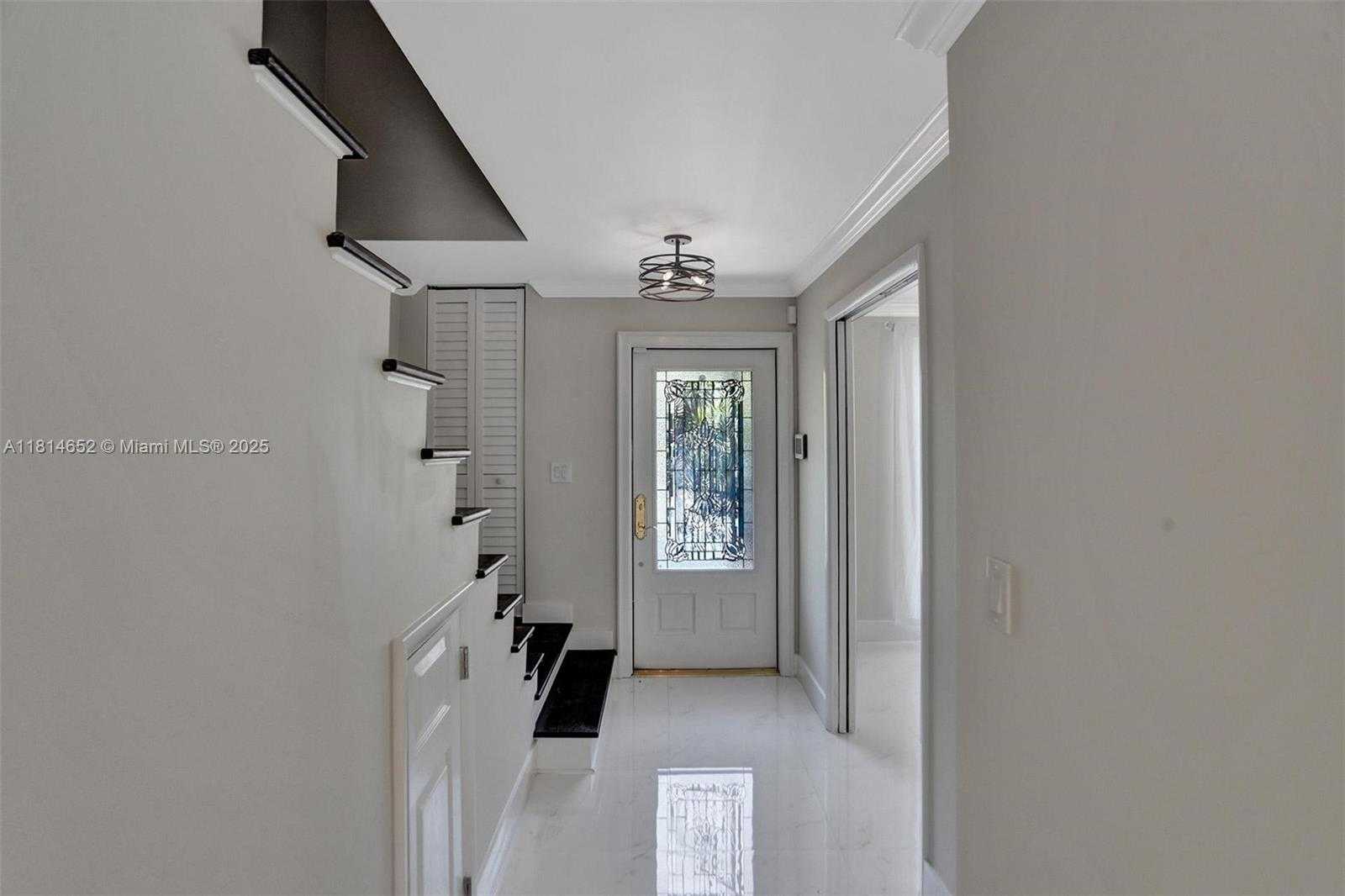 Small Image of 3945 #18, North Miami Beach Number 7
