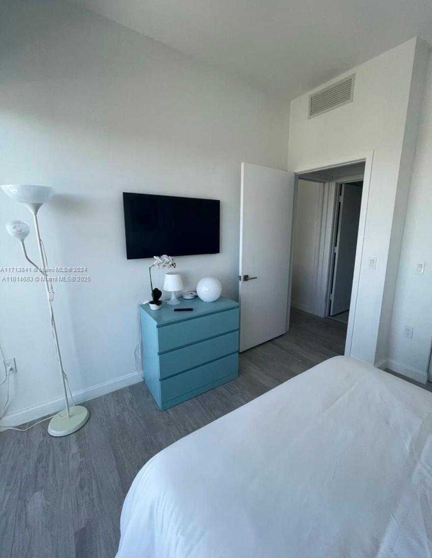 Small Image of 55 SOUTH WEST 9TH ST #4208, Miami Number 7