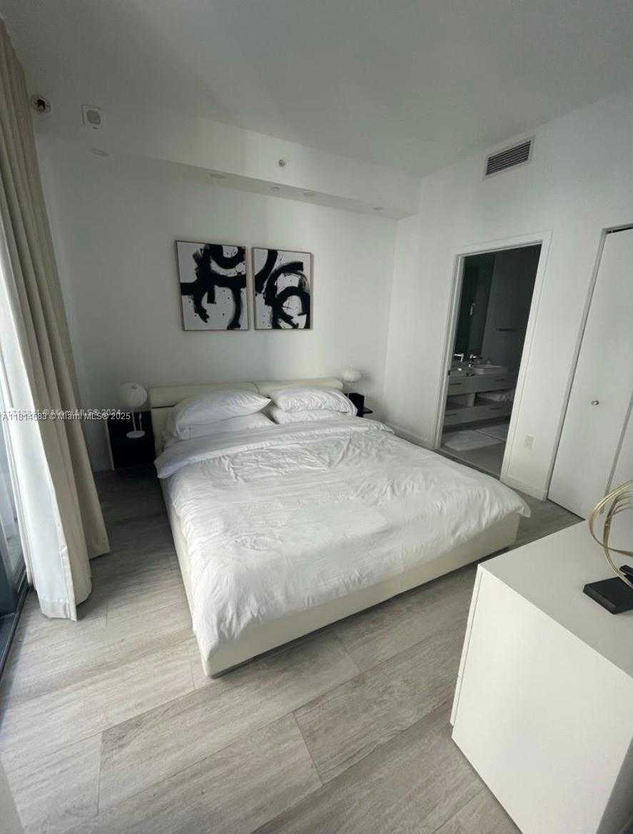 Small Image of 55 SOUTH WEST 9TH ST #4208, Miami Number 9