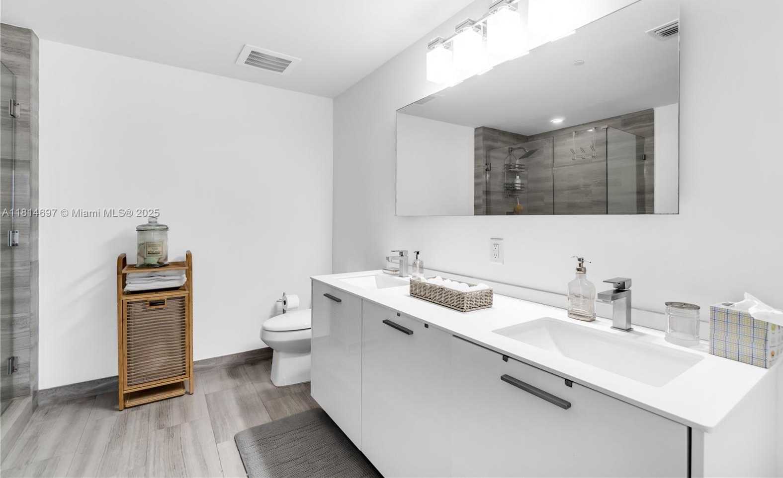 Small Image of 1300 BRICKELL BAY DR #2904, Miami Number 29