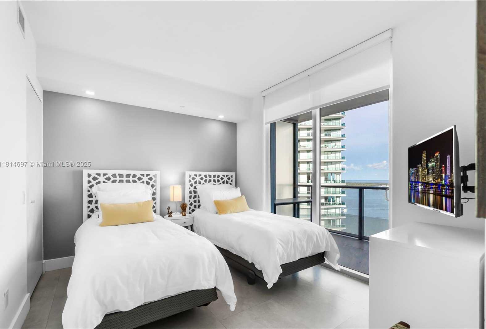 Small Image of 1300 BRICKELL BAY DR #2904, Miami Number 31